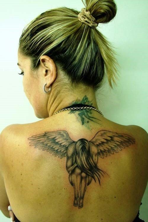 美女背部漂亮唯美的天使纹身