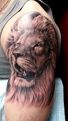 手臂霸气的狮子刺青