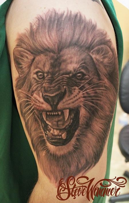 手臂霸气的狮子刺青
