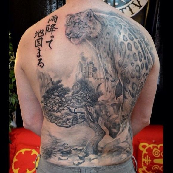 新加坡 Elvin Yong（杨宜益）的背部纹身作品