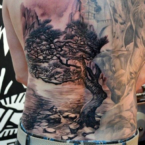 新加坡 Elvin Yong（杨宜益）的背部纹身作品