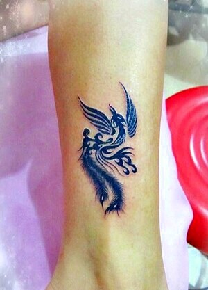 脚踝清新简约的凤凰图腾刺青