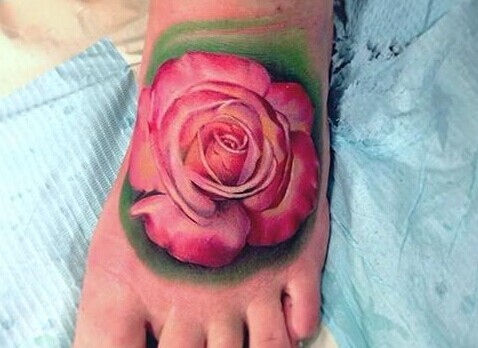 漂亮时尚的脚背玫瑰纹身