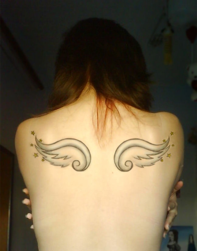 背部优雅的翅膀纹身