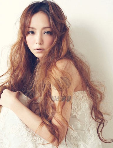 日本女星安室奈美惠的手臂纹身