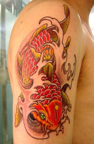 漂亮时尚的红鲤鱼纹身