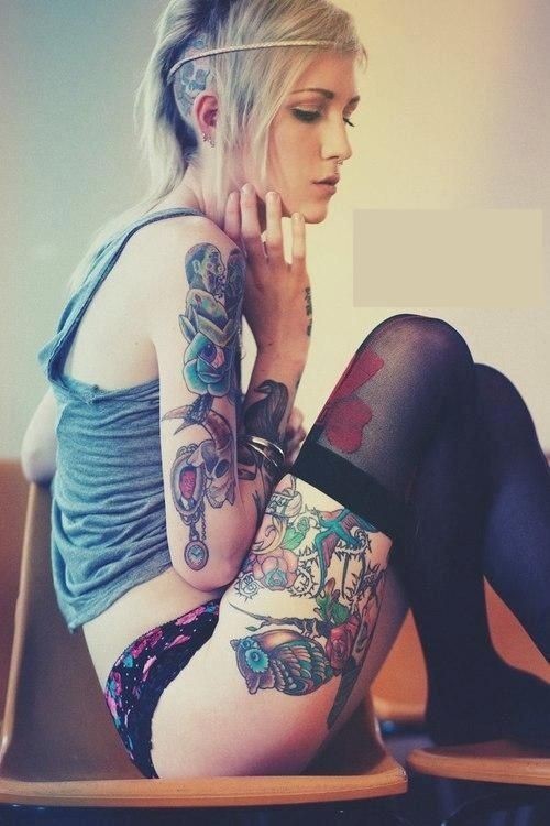 性感时尚的美女花臂纹身