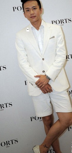 跑男队长邓超脚踝刺青