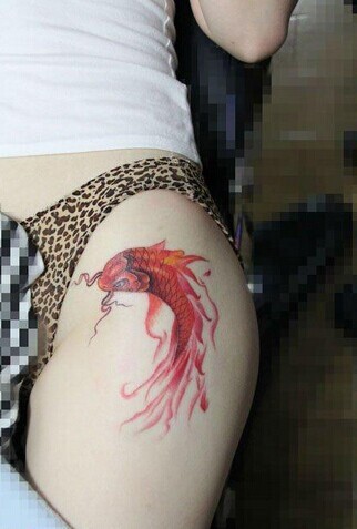 腿部漂亮鲤鱼纹身