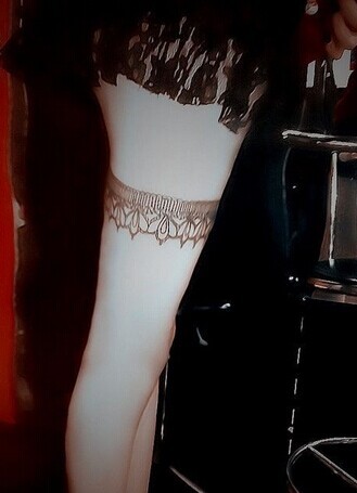 美女腿部性感的纹身