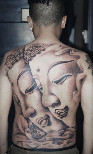 满背大气的佛纹身