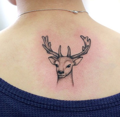 唯美时尚的鹿刺青
