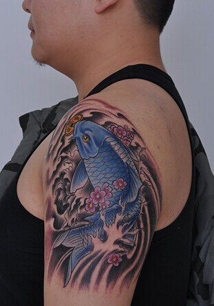 手臂好看的鲤鱼纹身