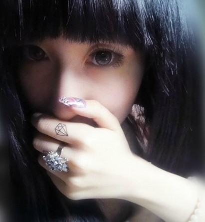 手指清新的钻石纹身