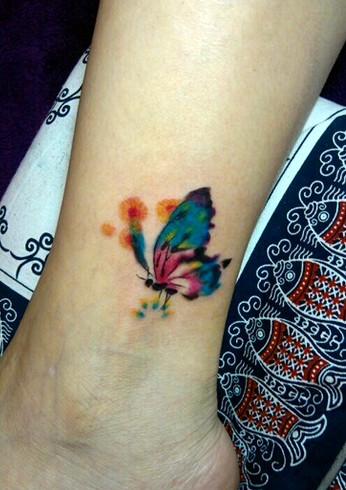 漂亮唯美的脚踝蝴蝶刺青
