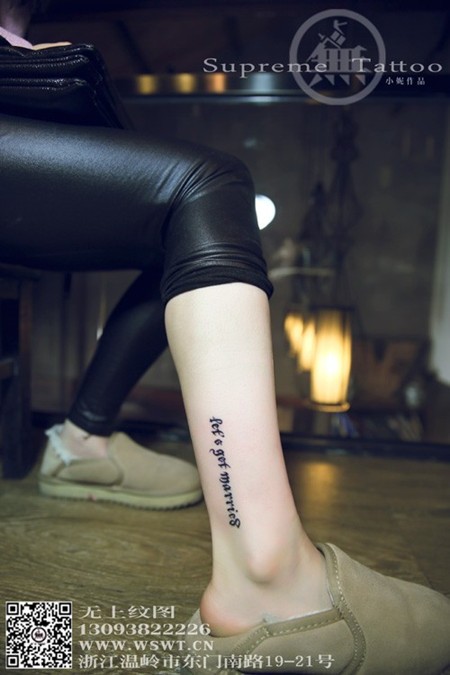 个性女生小腿纹身