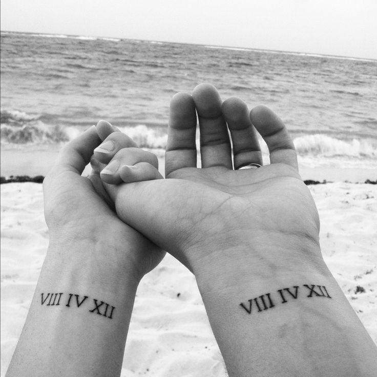 情侣手臂上代表爱的见证的纹身图案