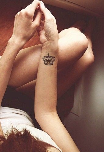 女王范的手腕皇冠纹身图案