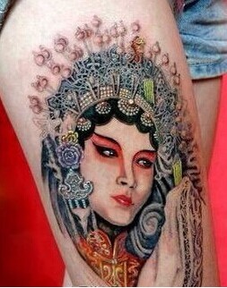 腿部个性经典花旦纹身