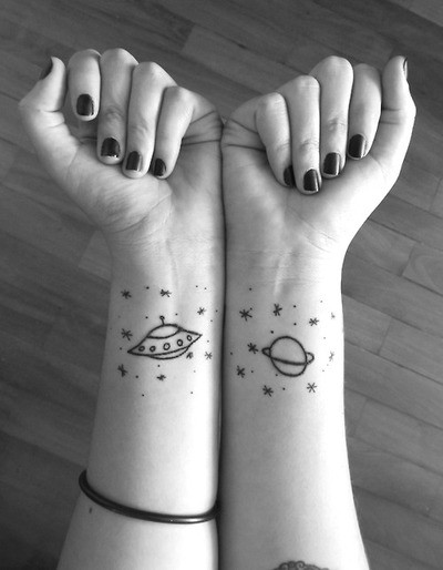 女性手臂UFO星球刺青