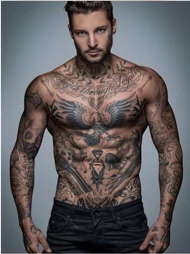 欧美时尚男性个性纹身