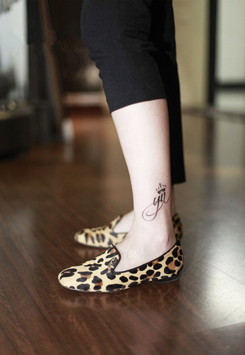 女生脚踝简单的个性纹身