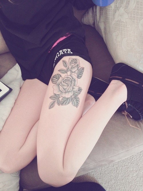 性感女生大腿诱惑纹身