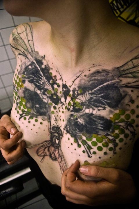 女性胸部个性的蝴蝶纹身