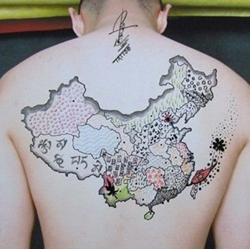 潮男背部个性的地图纹身