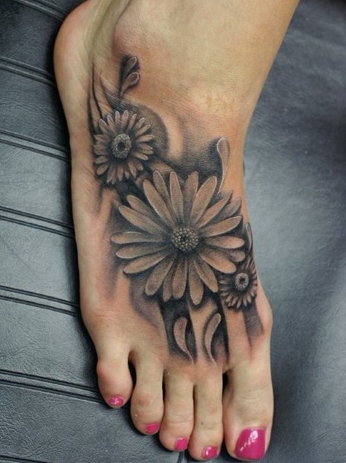 漂亮的花朵女生脚部纹身