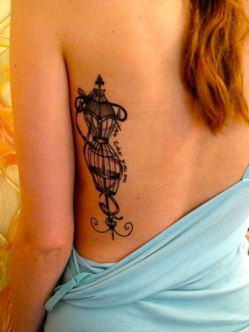 美女腰部的一座灯塔纹身