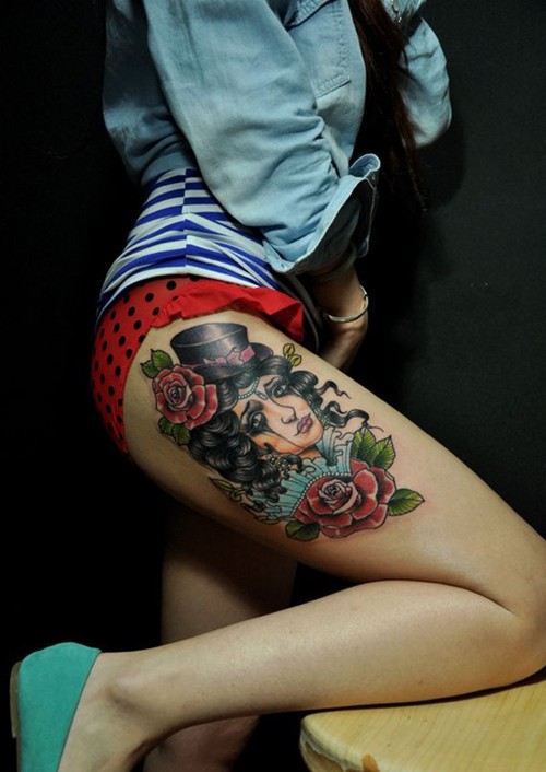 美女大腿上的个性纹身
