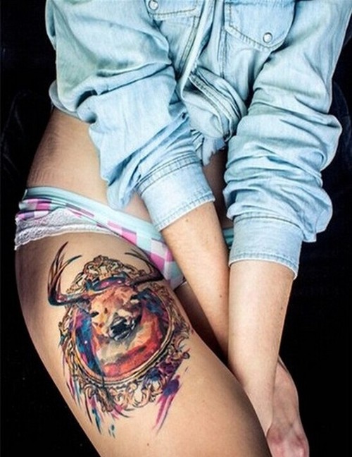 美女大腿上的个性纹身