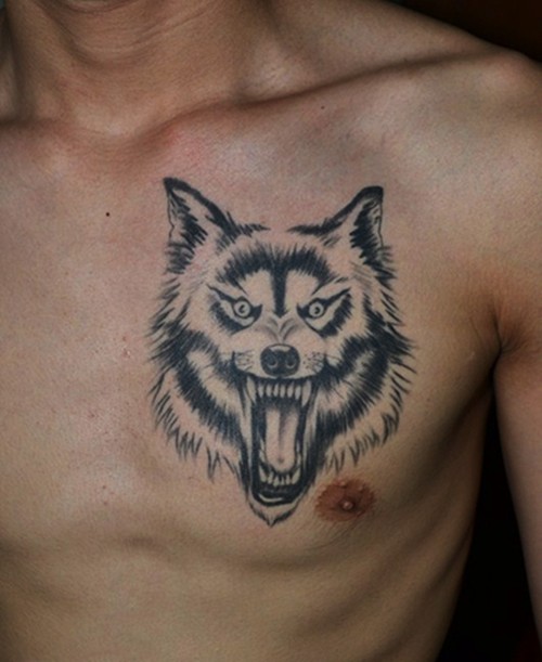 咆哮霸气的狼头纹身