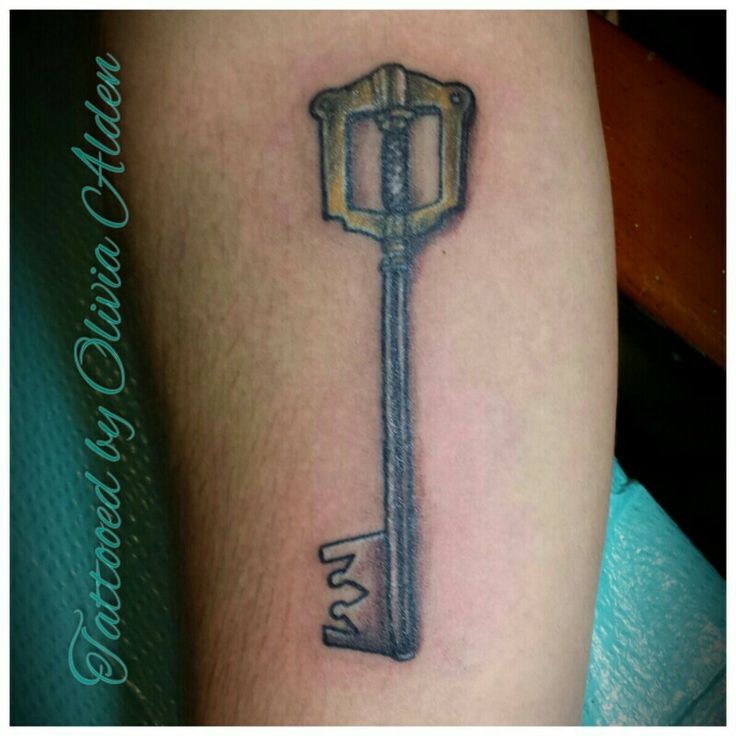 个性纹身：小腿部一把家的钥匙
