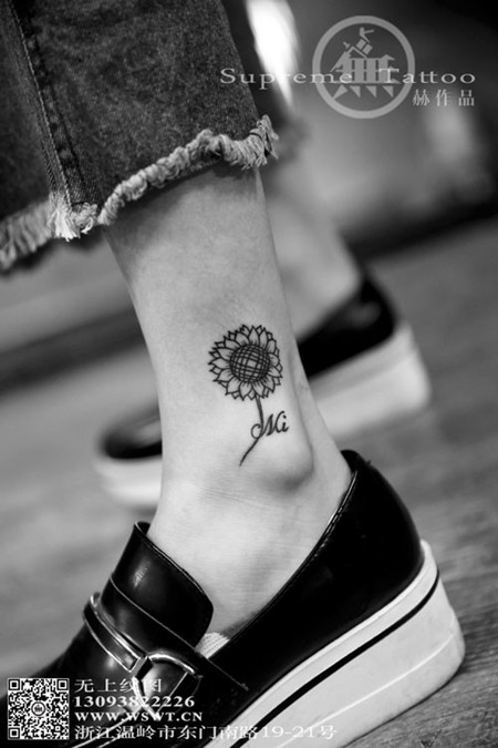 女生向日葵小腿纹身