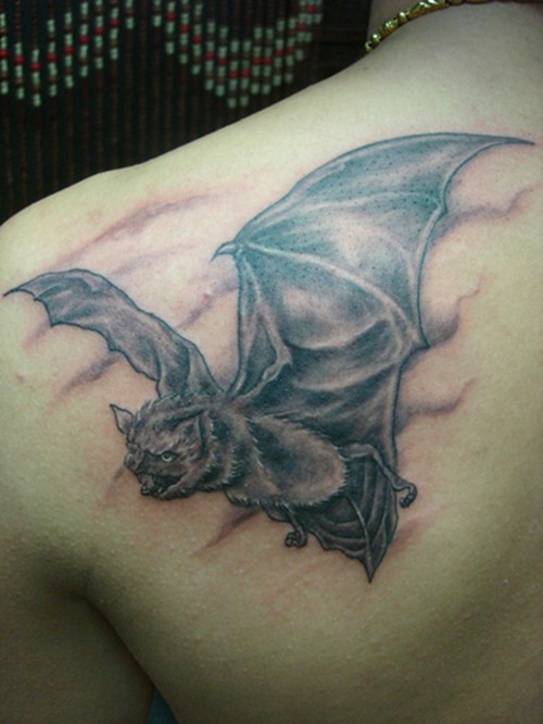 霸气经典的蝙蝠纹身