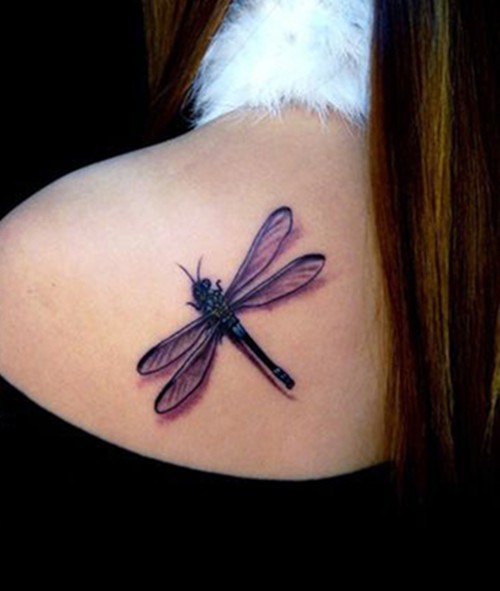 小巧时尚的蜻蜓图案纹身