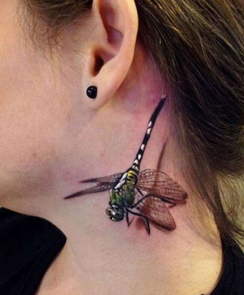 小巧时尚的蜻蜓图案纹身