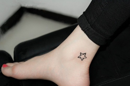 五角星图案小清新风格纹身