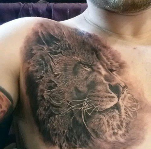 男士胸前霸气的狮子纹身