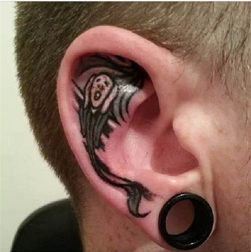 耳朵上面的个性图腾纹身