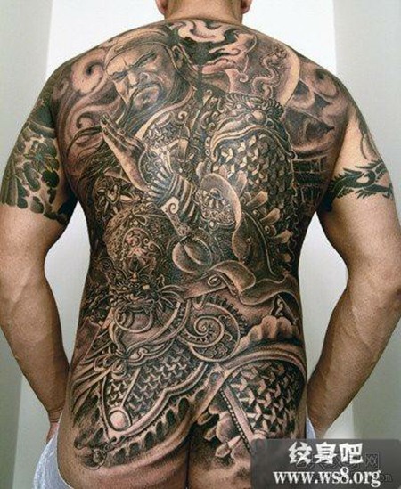 男性满背经典图案纹身