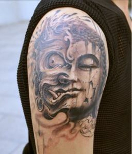 男性满背经典图案纹身