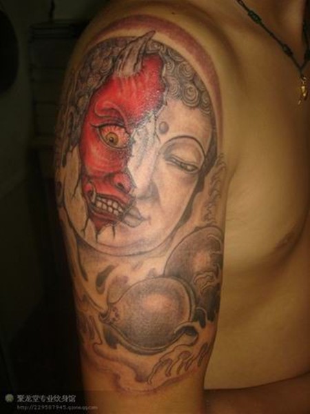 男性满背经典图案纹身