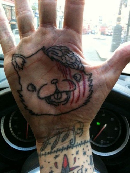 手掌上有趣个性的纹身