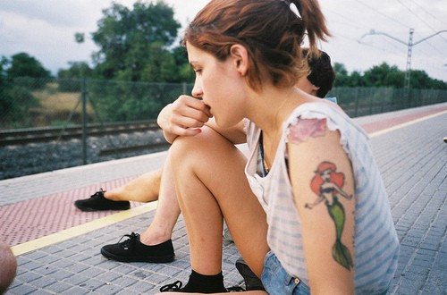 个性时尚的花臂女孩