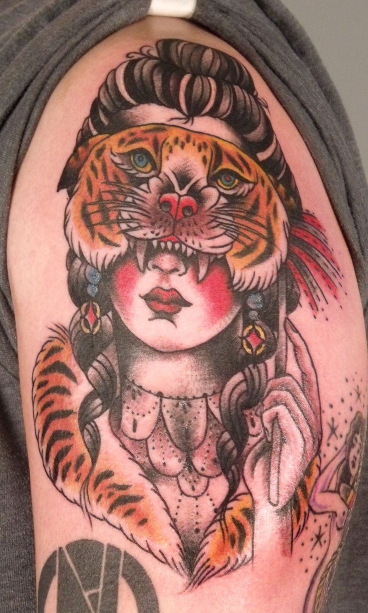 手臂个性的老虎美女纹身