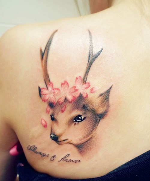 肩部唯美的小动物图案纹身