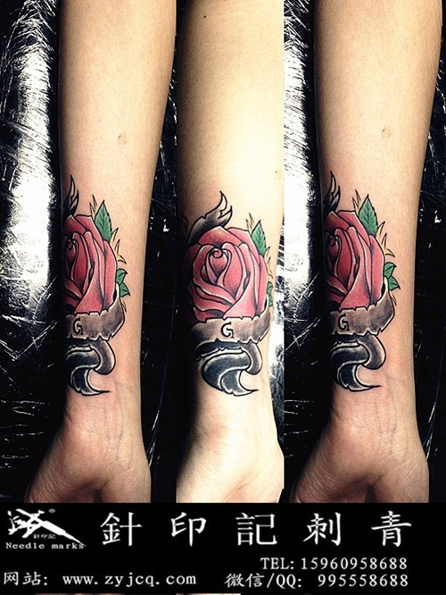 手腕欧式玫瑰花纹身